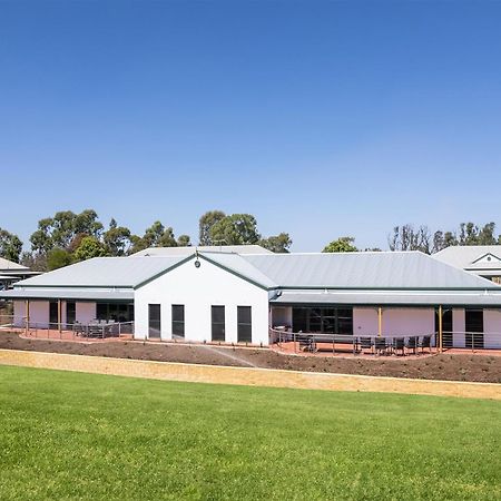 Готель Yarrawonga Mulwala Golf Club Екстер'єр фото The new hospital at Wagga Wagga