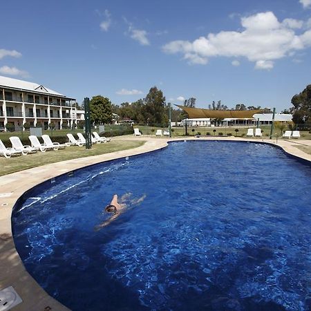Готель Yarrawonga Mulwala Golf Club Екстер'єр фото The pool at the Club Hotel