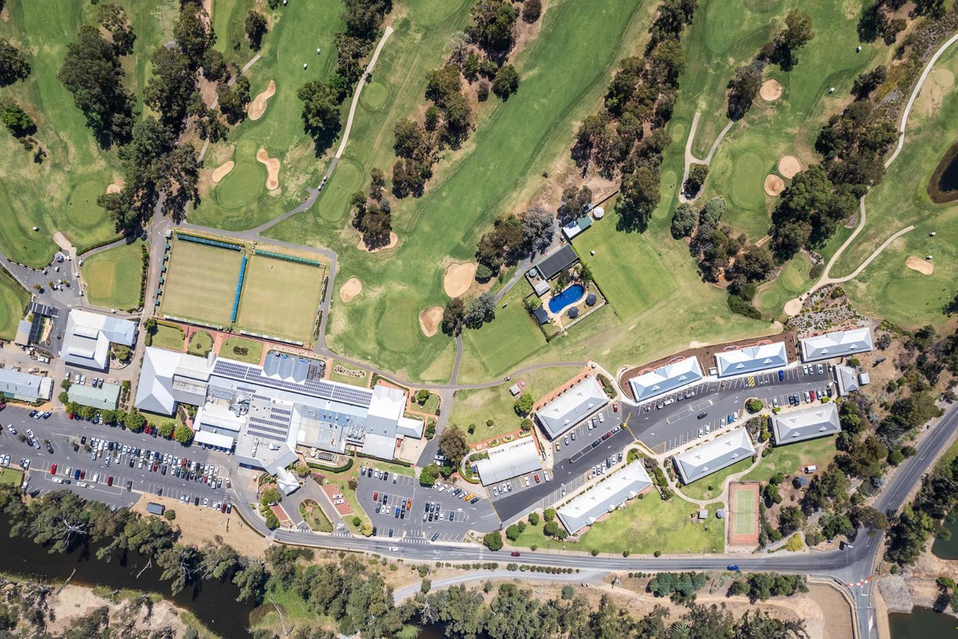 Готель Yarrawonga Mulwala Golf Club Екстер'єр фото Aerial view of the school