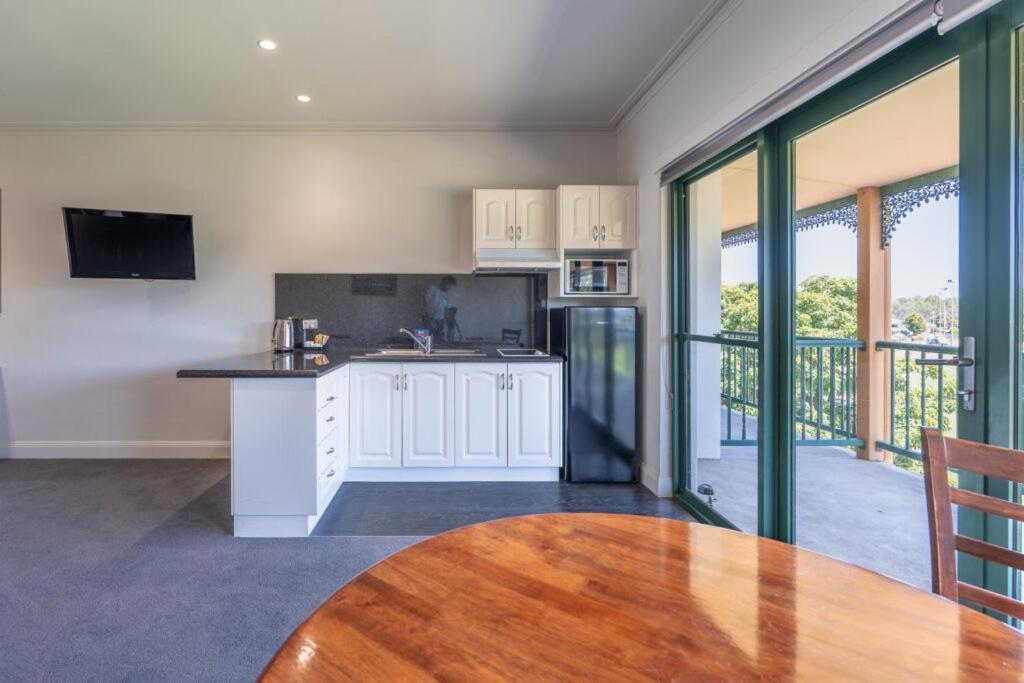 Готель Yarrawonga Mulwala Golf Club Екстер'єр фото A kitchen in a serviced apartment