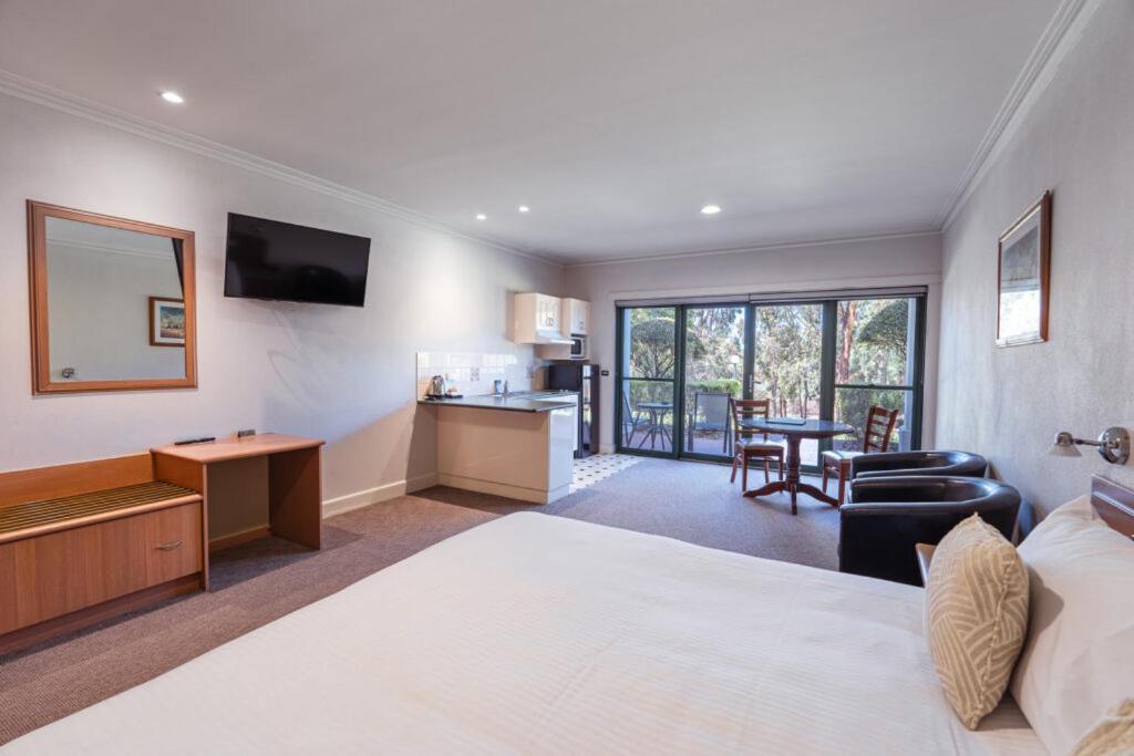 Готель Yarrawonga Mulwala Golf Club Екстер'єр фото Studio Suite
