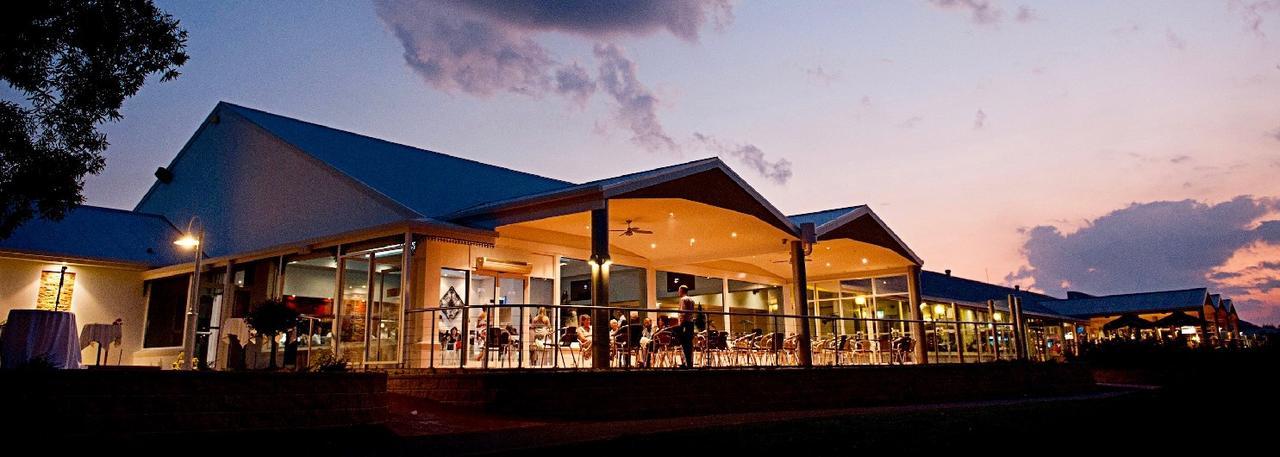 Готель Yarrawonga Mulwala Golf Club Екстер'єр фото Clubhouse at the Port Lincoln Golf Club